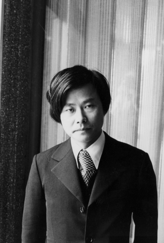 Black and white portait photo of Kisho Kurokawa